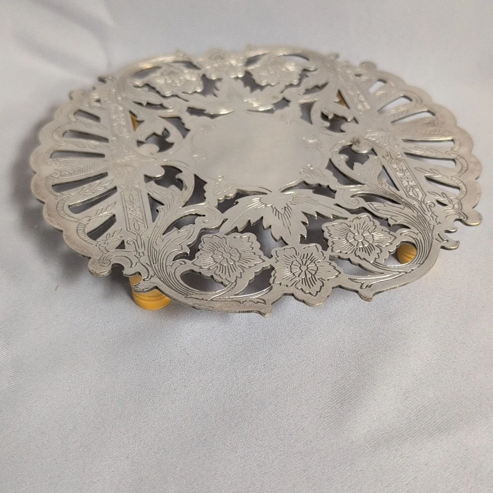 Wallace 7321 Silverplate Engraved Floral Footed Trivet
